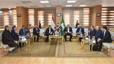 محافظ الشرقية يلتقي وزيرى الصحة والاتصالات الأسبقين