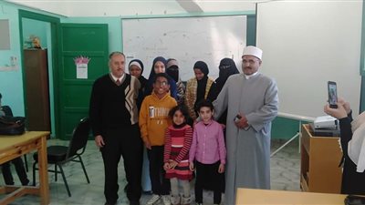 الهواري يهنيء الفائزين بمسابقة نحلة الأزهر بمعاهد السويس الأزهرية