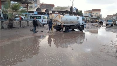 محافظ كفر الشيخ يتابع رفع مياه الأمطار بمدن وقرى المحافظة