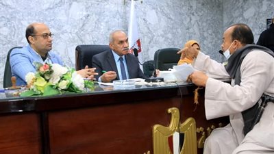 156 مواطن يعرضون مطالبهم وشكواهم خلال اللقاء الجماهيري بسوهاج
