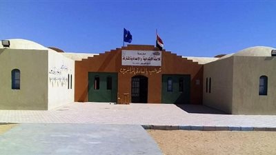 محافظ أسوان يكلف وحدة حياة كريمة بالإستماع لمطالب أهال بحيرة ناصر