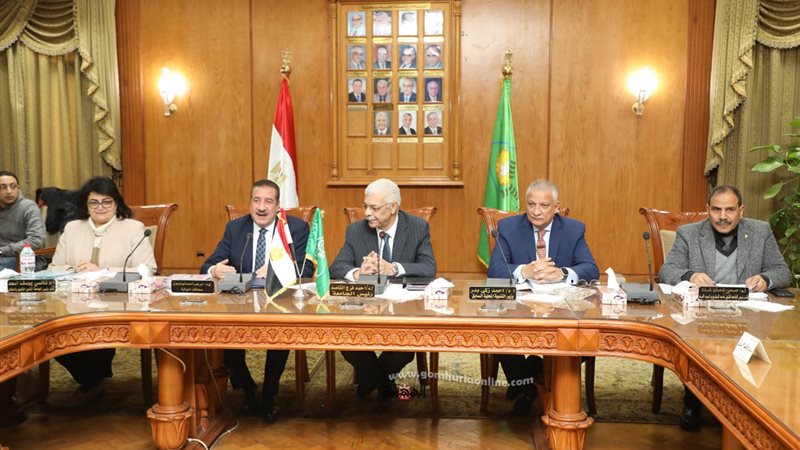 المحافظ والدكتور