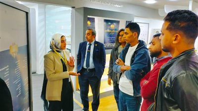 طلاب جامعة الأقصر يزورون معرض الكتاب بالقاهرة