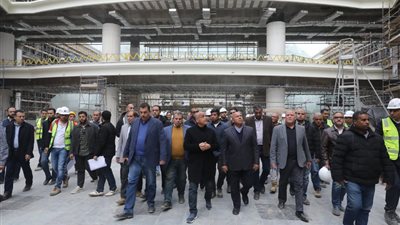 وزير النقل فى جولة لمتابعة التقدم في محطة سكك حديد صعيد مصر