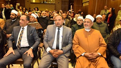 نائب محافظ أسيوط يشهد الصلاة بمطرانية الأقباط الكاثوليك