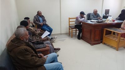 رئيس مركز الزينية شمال الأقصر يبحث ملفات التقنين
