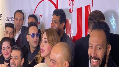 مصطفى قمر فى العرض الخاص لفيلم 