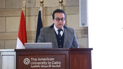 عبد الغفار يستعرض التجربة الدولة المصرية في ملف الشيخوخة