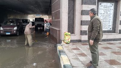 انتشار سيارات شفط وكسح مياه الأمطار من طرق وشوارع الشرقية
