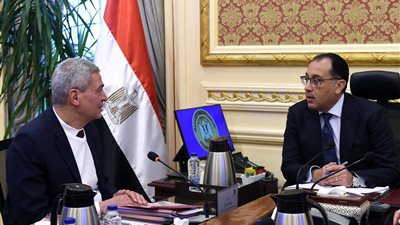 مدبولي يوجه بتيسير إجراءات تراخيص مصانع الأدويةوالمستلزمات الطبية