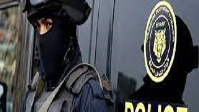 أمطر زوجته وشقيقها ووالدتها ونجل عمها بالآلي بسبب خلافات أسرية