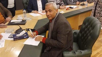 أبوالسعود محمد يتقدم بأوراق ترشحه 