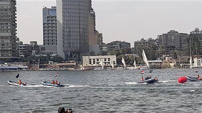 شرطة البيئة تنظم عروضا بالمسطح المائي بنهر النيل..صور