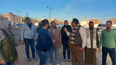 رئيس مدينة سفاجا يتفقد أعمال ورفع كفاءة الطرق والرصف