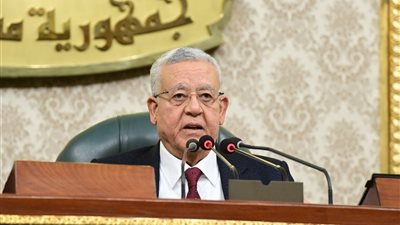 جبالي يحيل 3 قرارات جمهورية و 25 مشروع قانون إلى اللجان المختصة