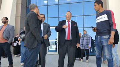 رئيس جامعة الأقصر يتابع اللمسات النهائية لمبنى كلية الطب الجديد