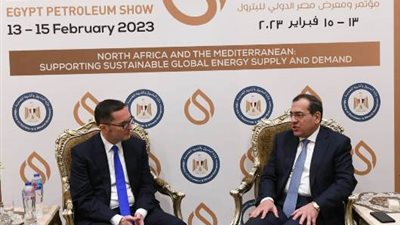 الملا يؤكد أهمية الحوار المستمر مع الشركاء الاستراتيجيين للبترول
