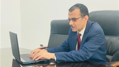 أرض الفيروز تتزين