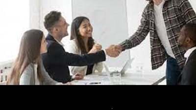 أجل الاخلاق تتمثل فى حسن العشرة ومعاملة الناس بالإحسان