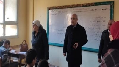 مدير تعليم القليوبية تتفقد مدارس كفر شكر.. وتشدد على الانضباط
