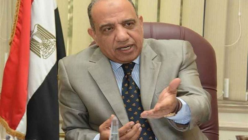 محمود عصمت وزير قطاع