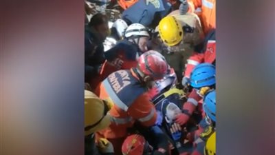 بالفيديو.. إنقاذ مسن تركي بعد 185 ساعة تحت أنقاض الزلزال