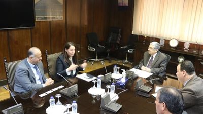 وزير الكهرباء يشيد بالتعاون البناء مع الشركات البريطانية