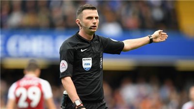 مايكل أوليفر حكماً لمباراة باريس وبايرن ميونخ فى دوري الأبطال