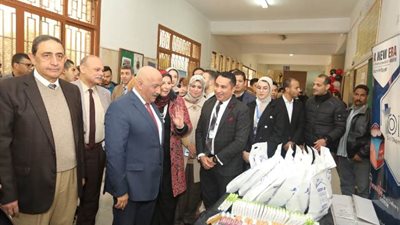 رئيس جامعة الزقازيق يؤكد الحرص على تنظيم ملتقيات توظيف سنوية
