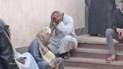صوره مؤثره وجنازه مهيبه: الاب ينتظر جثامين زوجته وبناته الثلاثه