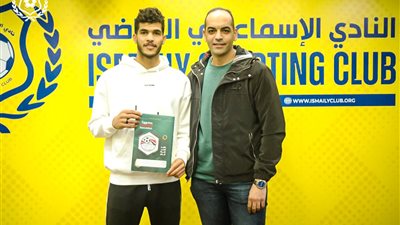 الإسماعيلى يجدد عقد مدافع الفريق