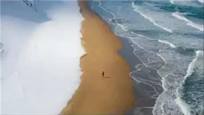 العثور على جسم غريب على أحد شواطئ اليابان