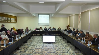 رئيس جامعة أسيوط يشارك فى حضور مجلس كلية طب