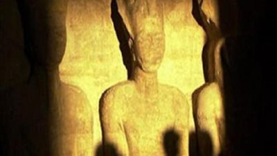 اليوم.. الشمس تتعامد على وجه رمسيس الثانى فى معبده الكبير بأبو سمبل