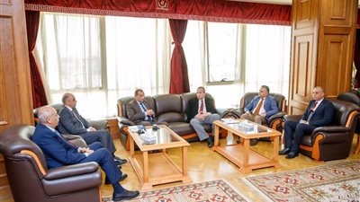 جامعة السويس وموانئ البحر الأحمر تبحثان إنشاء قسم للهندسة البحرية
