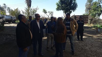 رئيس مركز إسنا يتفقد العمل فى مشروعات حياة كريمة