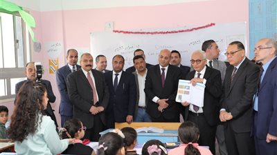 حجازي:إعداد لوحات استرشادية لرموز لغة الإشارة وتعميمها بالمدارس