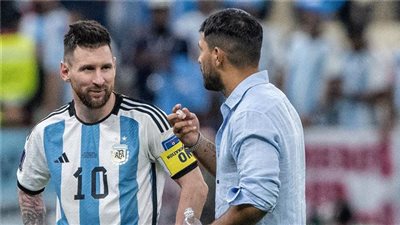 أجويرو : ميسي يفكر بجدية في إمكانية اللعب لناديه القديم