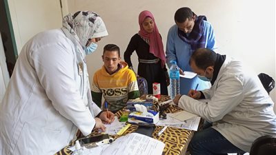 جامعة المنيا تنظم قافلة طبية ببني مزار