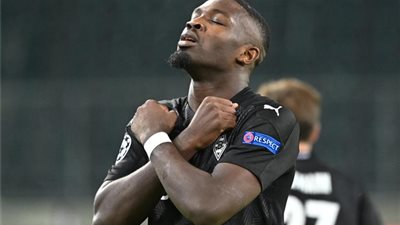 مهاجم منتخب فرنسا يعرض نفسه علي برشلونة