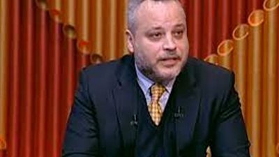 تامر عبد المنعم يطالب بمنع كِبار المطربين من الغناء بالـ 