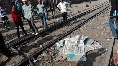 مصرع فتاة وصديقتها أسفل قطار أثناء عبور المزلقان بالشرقية