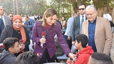 وزيرة الثقافة تشهد إنطلاق فعاليات مبادرة إنت مش لوحدك