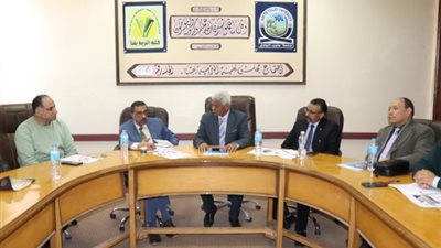 وفد مركز تطوير التعليم بالوكالة الأمريكية يزور كلية التربية بقنا