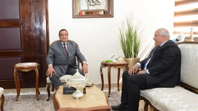 آمنة والزملوط يبحثان الموقف التنفيذى للمشروعات التنموية والخدمية
