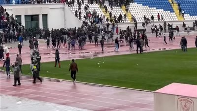 فتح تحقيق بعد تحول ملعب العربي الزاولي بالمغرب لبركة مياه