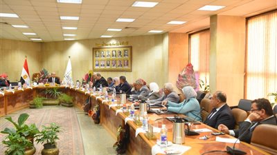 رئيس جامعة أسيوط يترأس أول إجتماعات مجلس الجامعة عقب صدور القرار