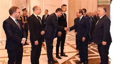المتحدث الرئاسي ينشر صور استقبال الرئيس السيسي رئيس وزراء المجر ومباحثات وتوقيع مذكرات تفاهم
