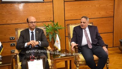 رئيس جامعة أسيوط يستقبل وفداً من مدارس سنودس النيل الإنجيلية