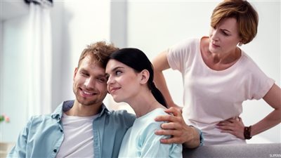 حماتها خربت بيتها.. حردت على طردها بعد أسبوعين من زوجها
